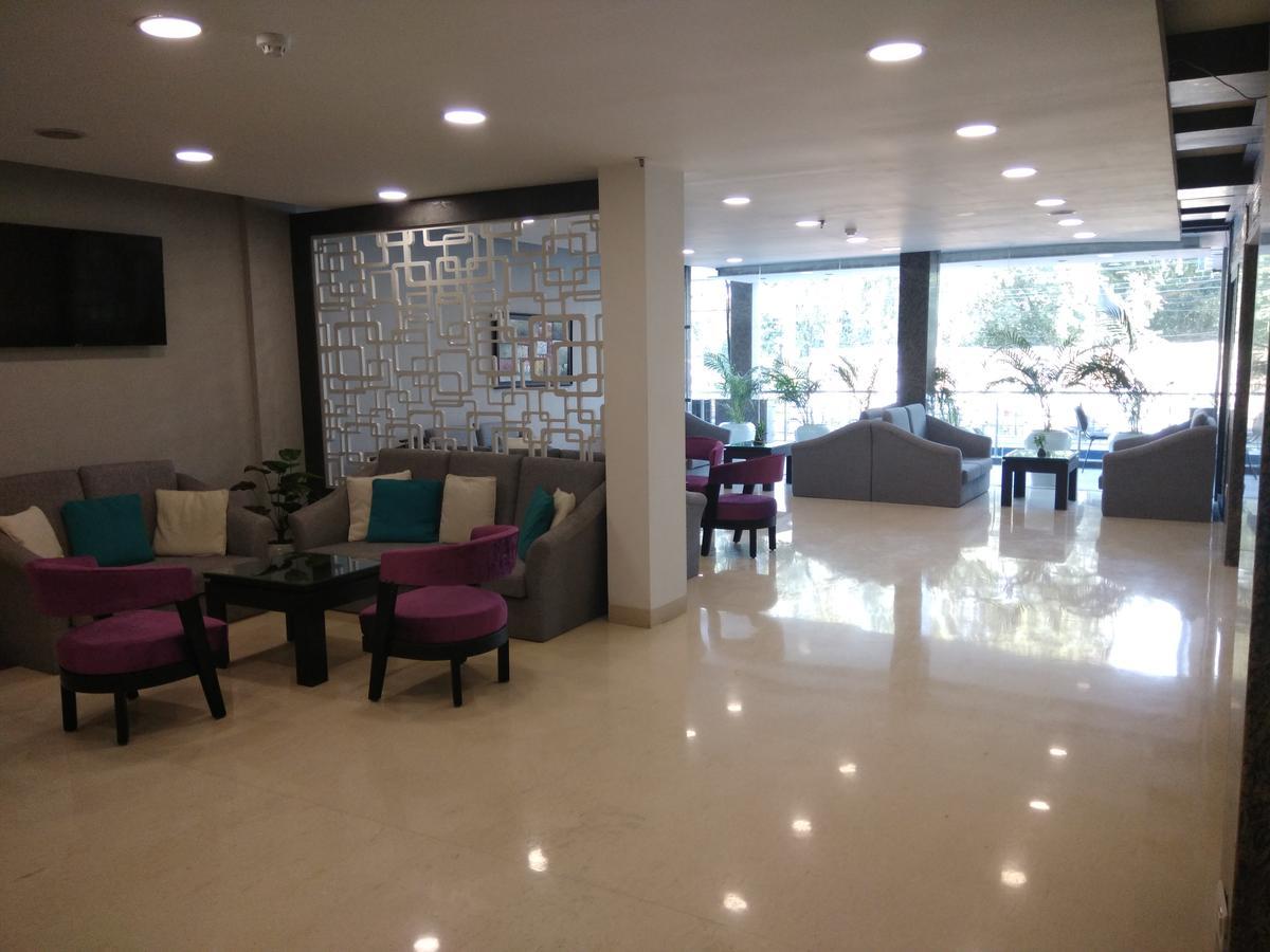 Capital O 7331 Hotel Downtown Nueva Delhi Exterior foto