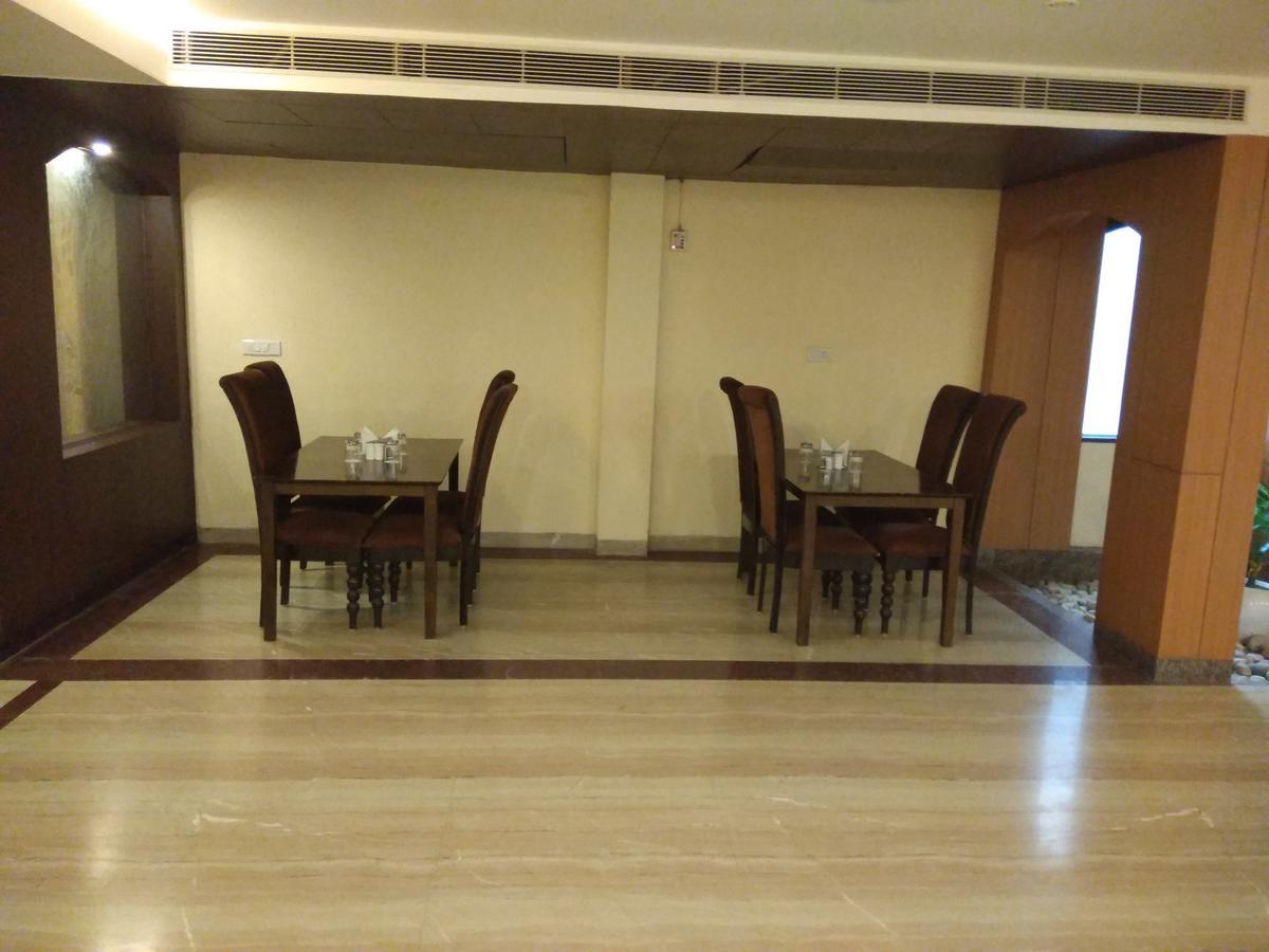 Capital O 7331 Hotel Downtown Nueva Delhi Exterior foto