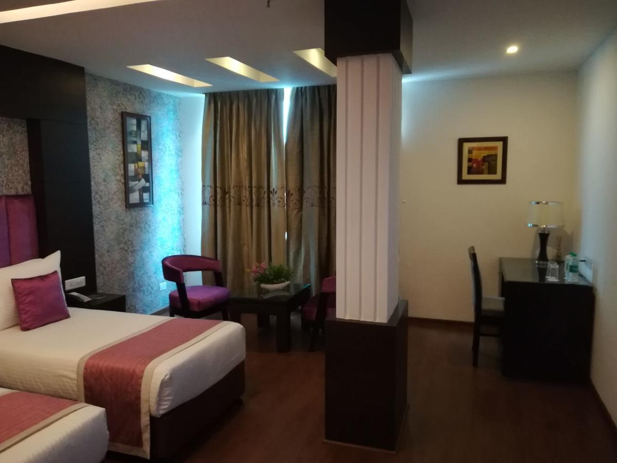 Capital O 7331 Hotel Downtown Nueva Delhi Exterior foto