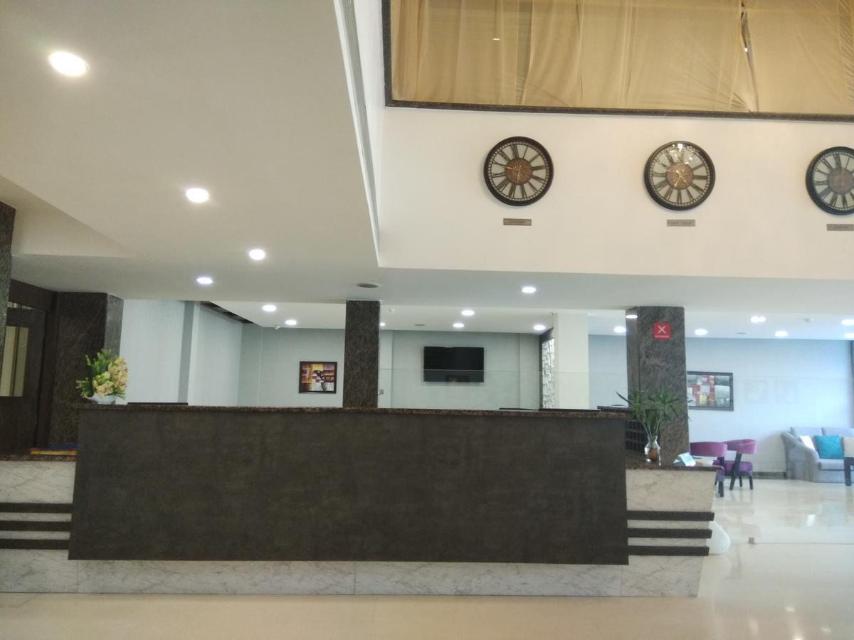 Capital O 7331 Hotel Downtown Nueva Delhi Exterior foto