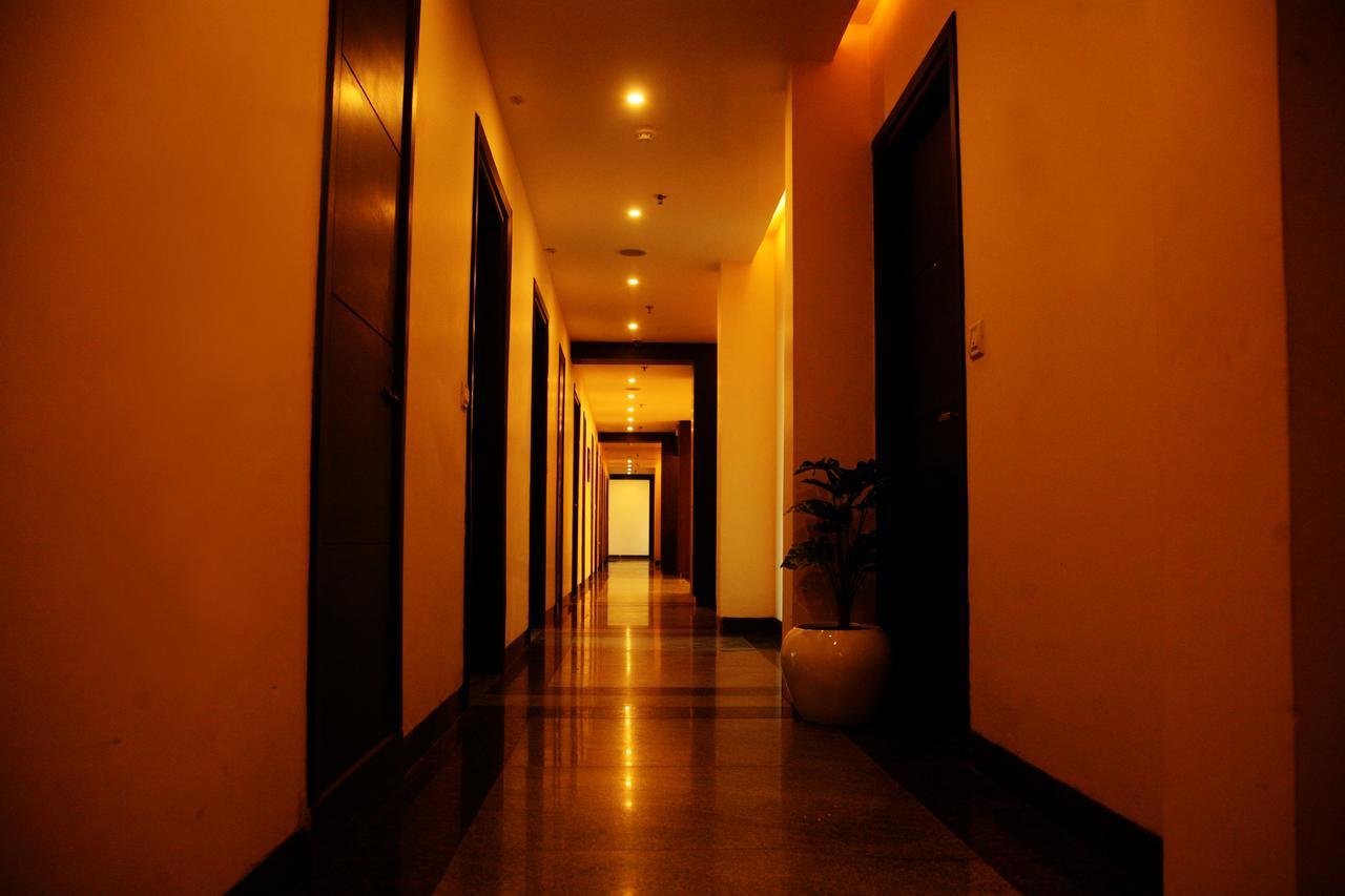 Capital O 7331 Hotel Downtown Nueva Delhi Exterior foto