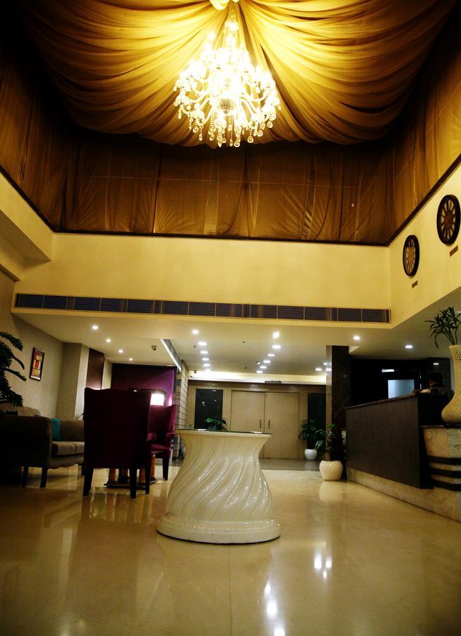 Capital O 7331 Hotel Downtown Nueva Delhi Exterior foto