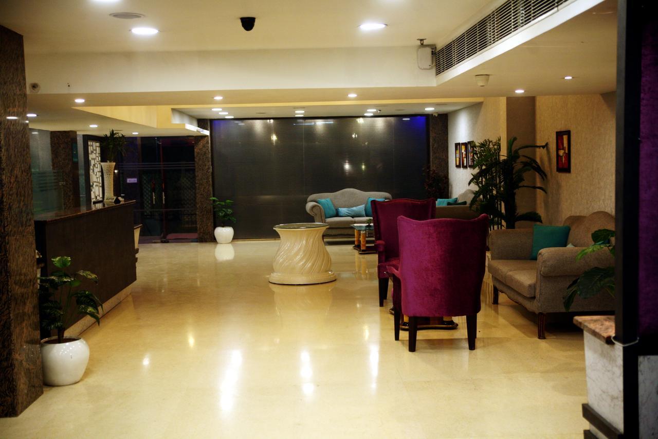 Capital O 7331 Hotel Downtown Nueva Delhi Exterior foto
