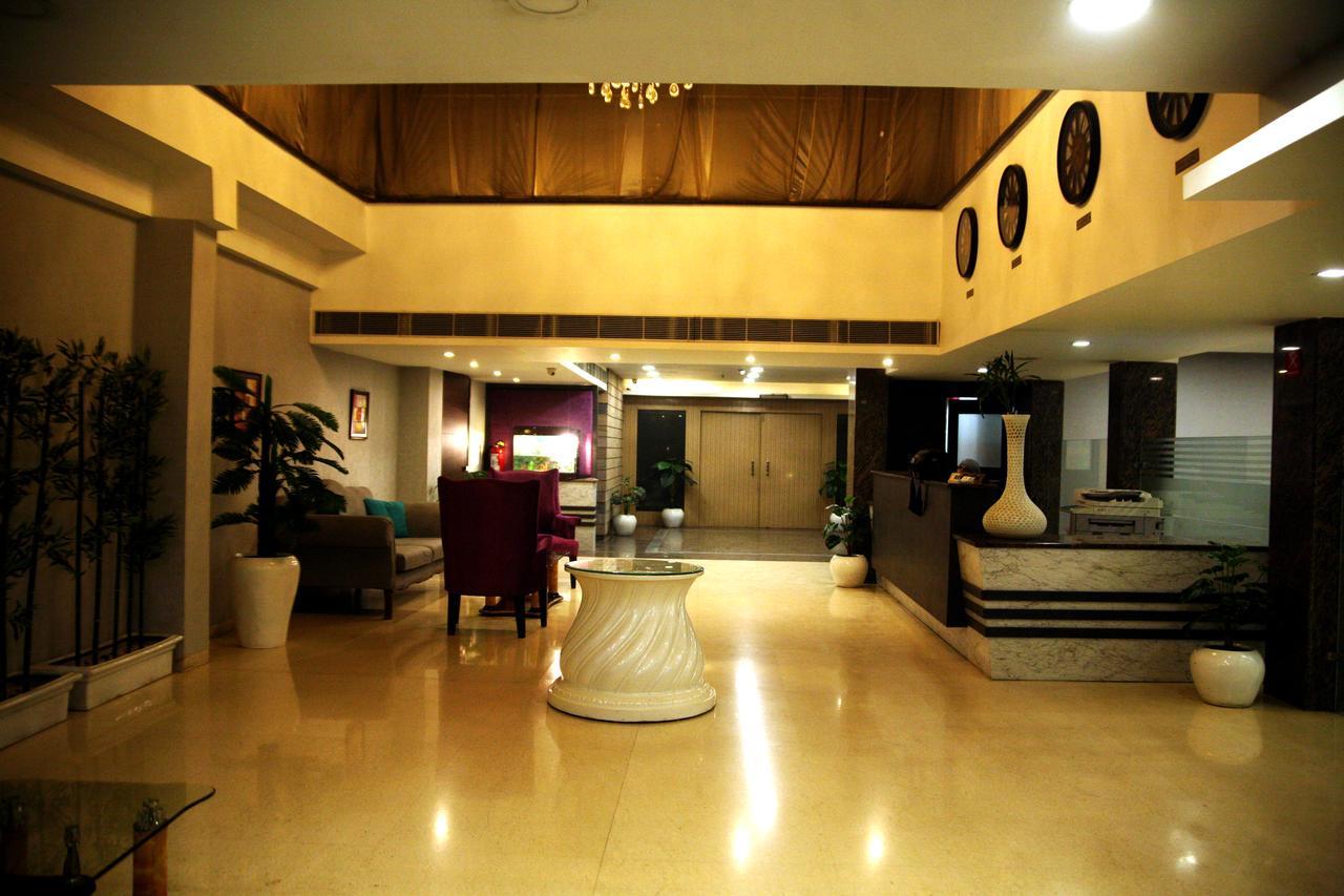 Capital O 7331 Hotel Downtown Nueva Delhi Exterior foto