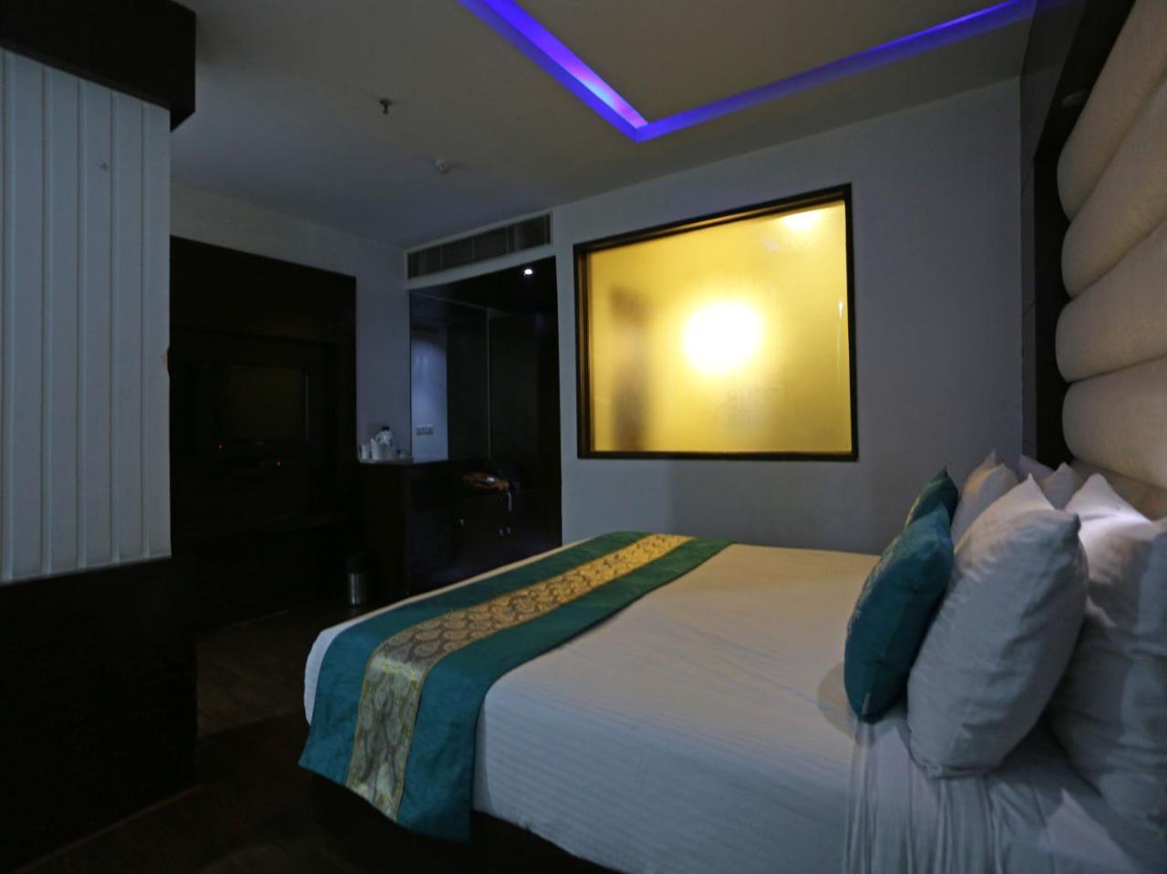Capital O 7331 Hotel Downtown Nueva Delhi Exterior foto